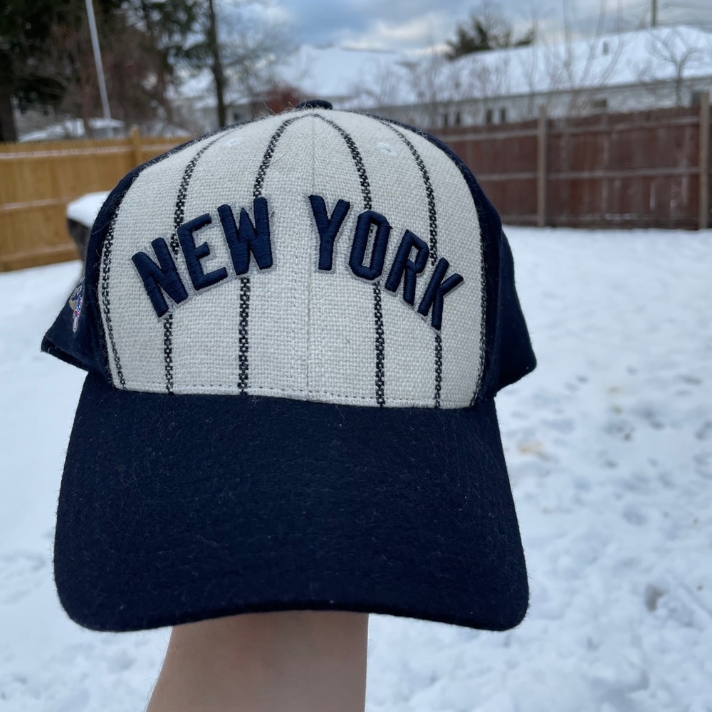 Yankees strap back.